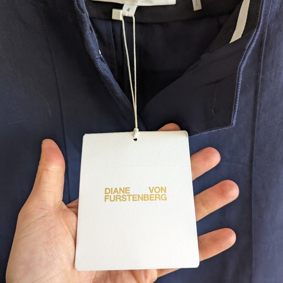 NWT Diane Von Furstenberg Pleat Front Flare Pant in NAVY | Size 4 - Picture 5 of 7